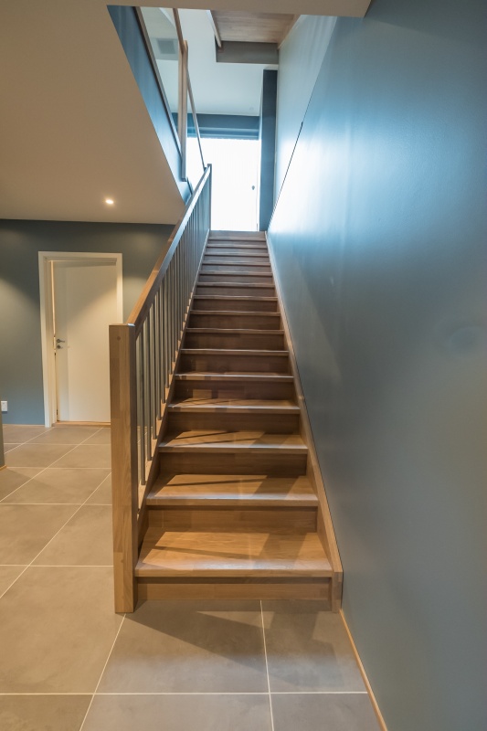 Mediniai laiptai: I forma, spalva Kriaušė 3418.