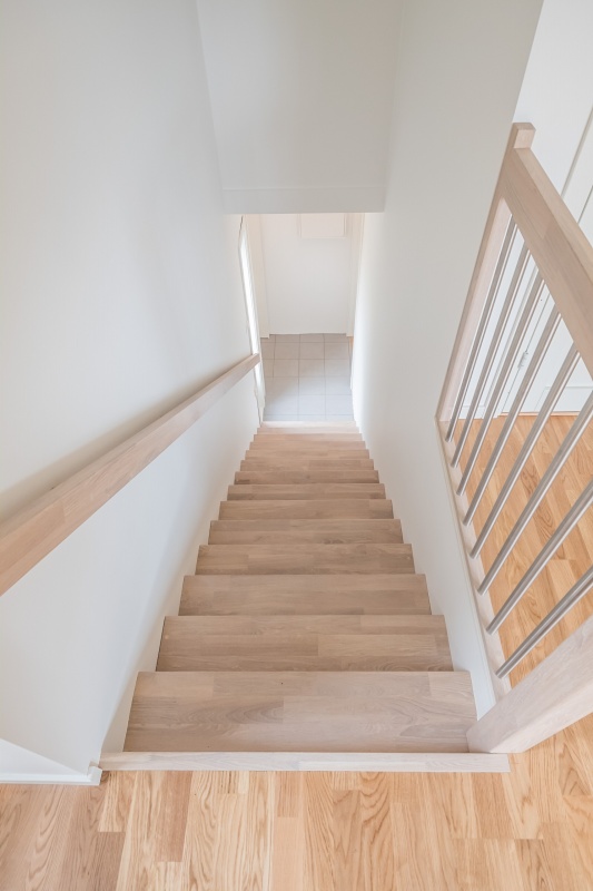 Mediniai ąžuoliniai laiptai: I forma, Balta 3408.