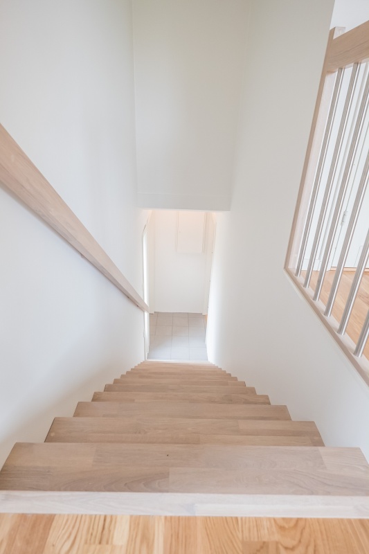 Mediniai ąžuoliniai laiptai: I forma, Balta 3408.