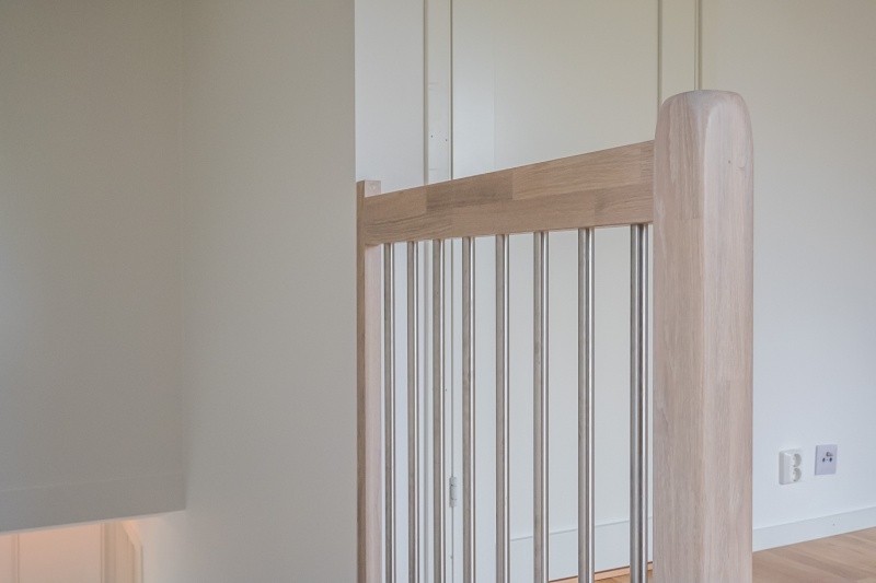 Mediniai ąžuoliniai laiptai: I forma, Balta 3408.