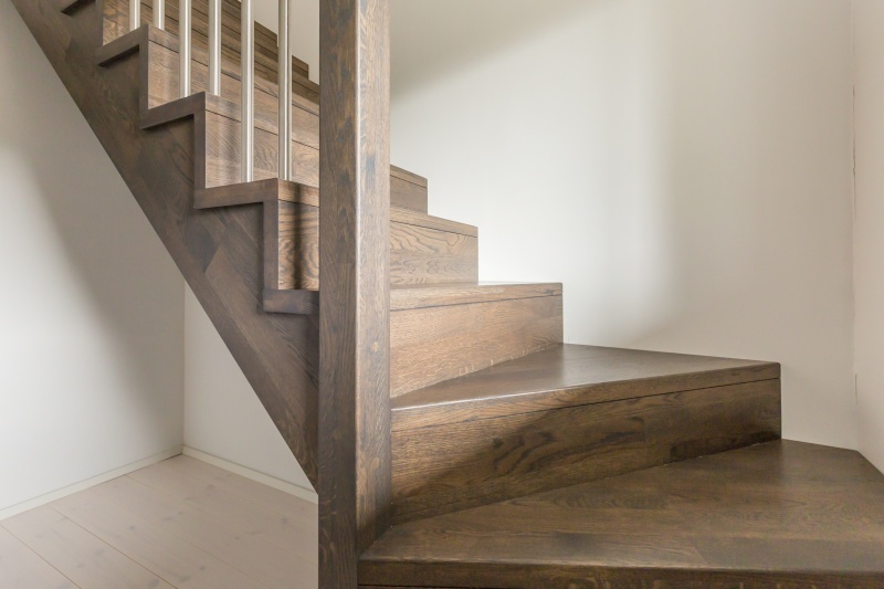 Mediniai ąžuoliniai laiptai: C forma, Juodmedis 3490.