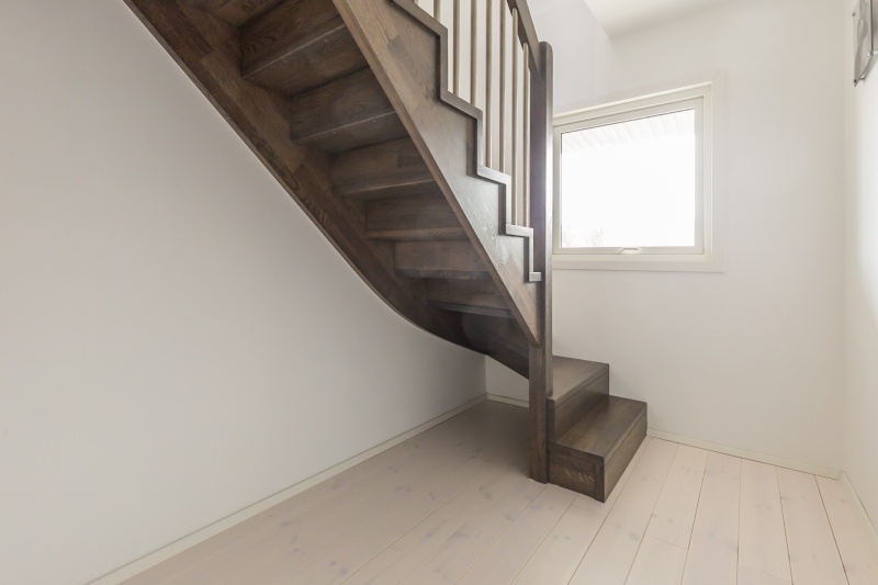 Mediniai ąžuoliniai laiptai: C forma, Juodmedis 3490.