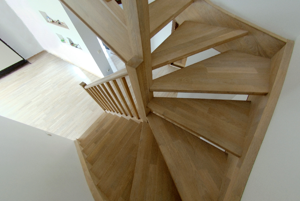 Mediniai laiptai iš ąžuolo masyvo: forma U, spalva Bespalvė 3305.