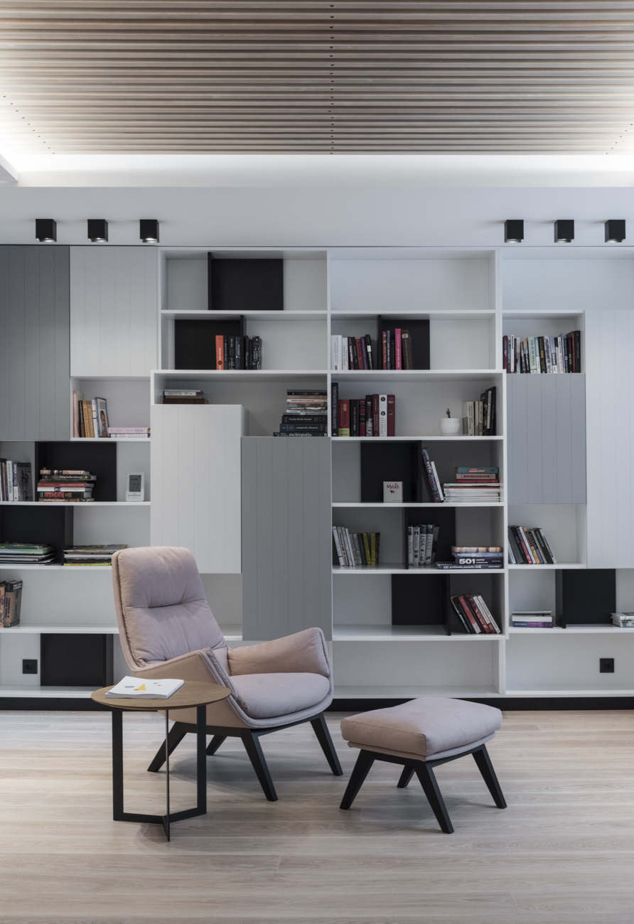 Medinės grindys mediniai laiptai U forma Balta 3408 Medžio stilius