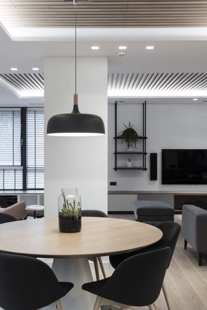 Medinės grindys mediniai laiptai U forma Balta 3408 Medžio stilius