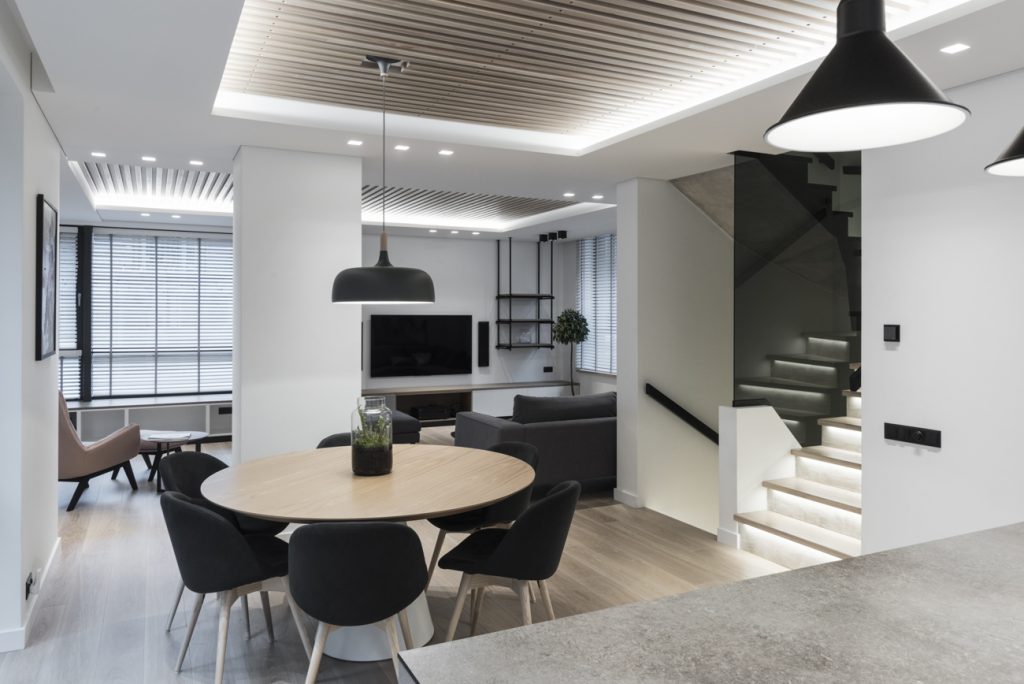 Medinės grindys mediniai laiptai U forma Balta 3408 Medžio stilius