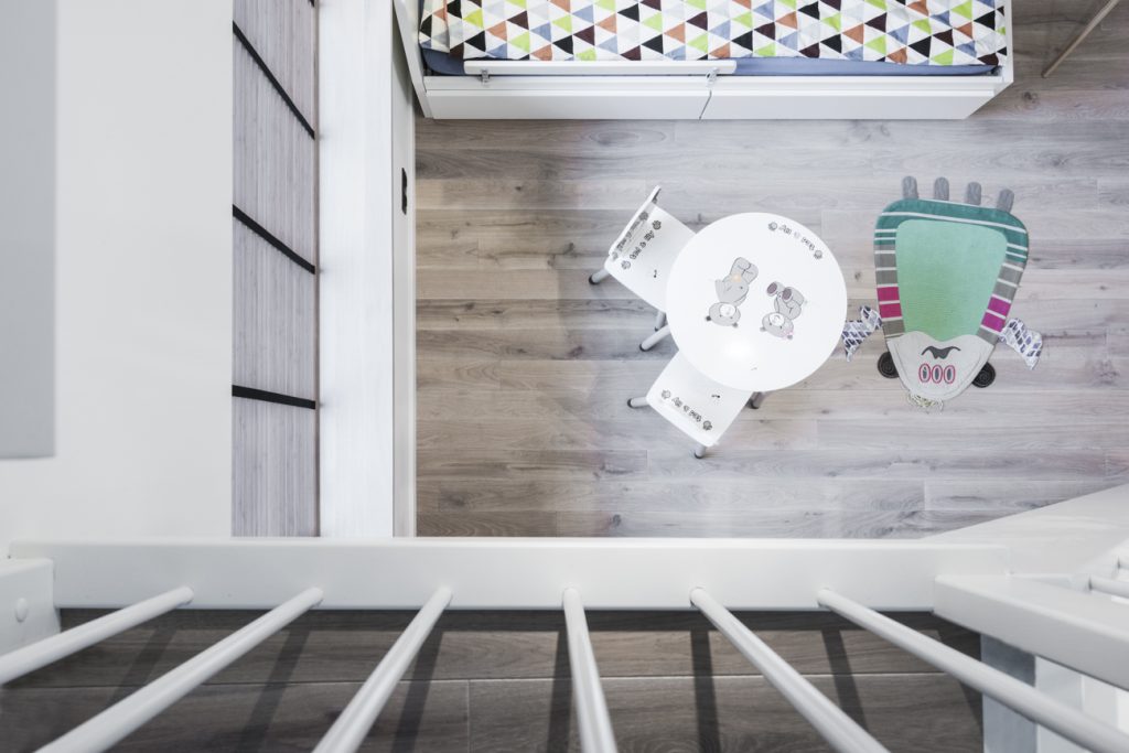 Medinės grindys mediniai laiptai U forma Balta 3408 Medžio stilius