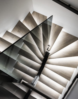 Medinės grindys mediniai laiptai U forma Balta 3408 Medžio stilius