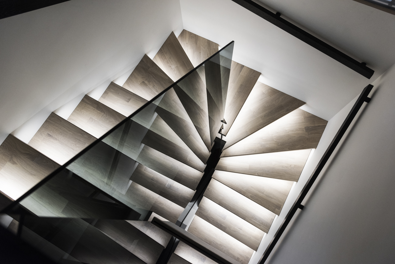 Medinės grindys mediniai laiptai U forma Balta 3408 Medžio stilius