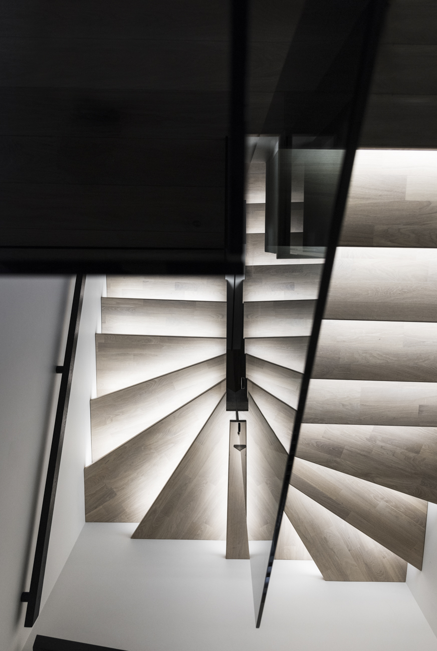 Medinės grindys mediniai laiptai U forma Balta 3408 Medžio stilius