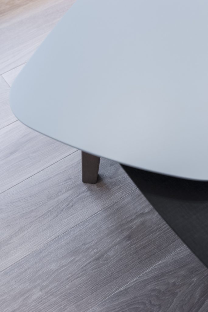 Medinės grindys mediniai laiptai U forma Balta 3408 Medžio stilius