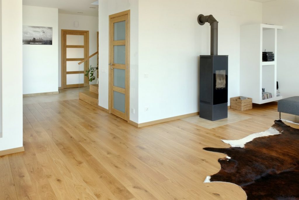 Medinės ąžuolinės masyvo durys: modelis D4F4S, spalva Riešutas 3481.