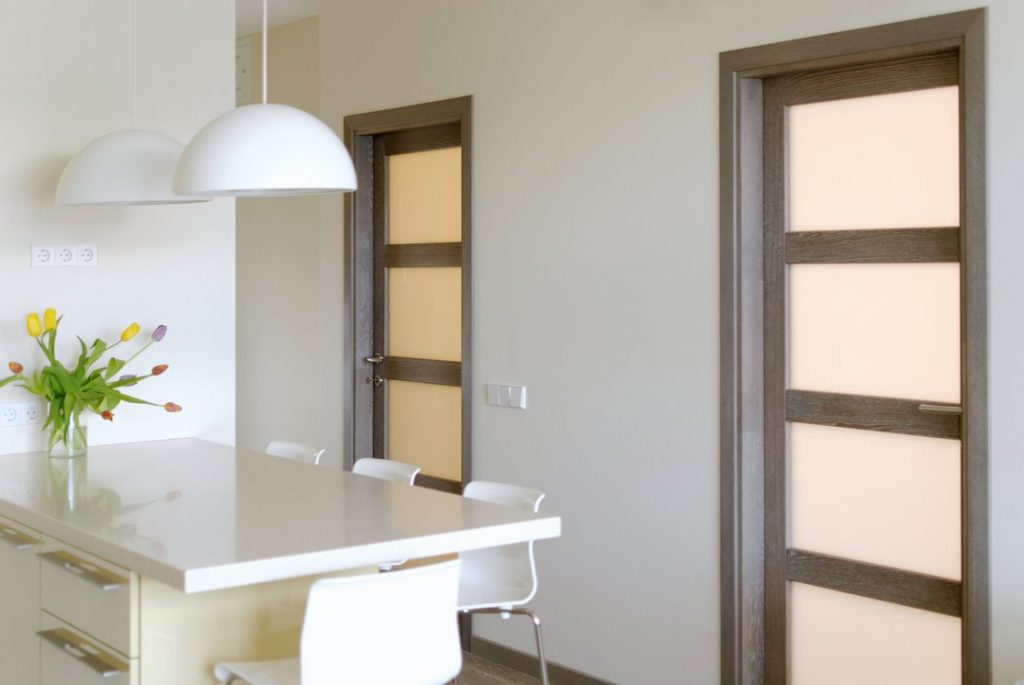 Medinės ąžuolinės durys D4F4S 3481 riešutas Medžio stilius