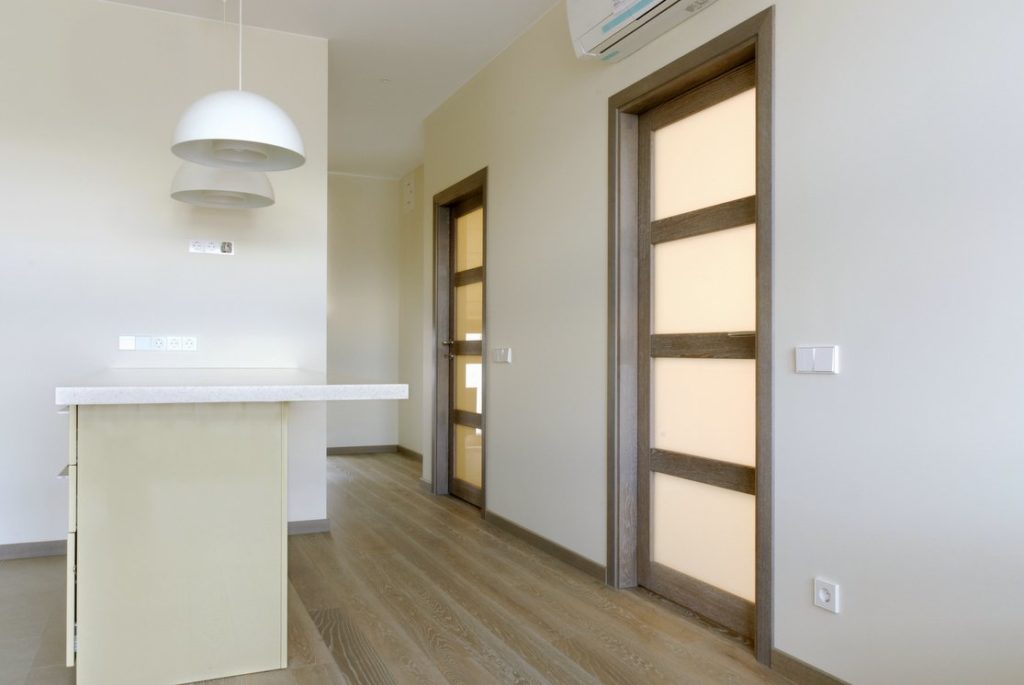 Medinės ąžuolinės durys D4F4S 3481 riešutas Medžio stilius