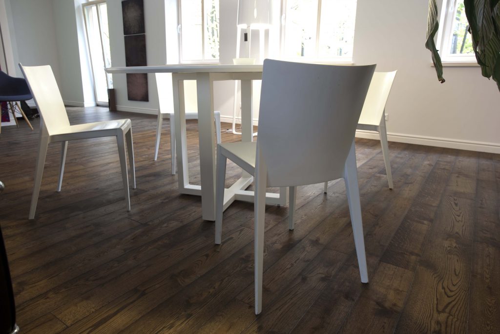 Medinės grindys iš ąžuolo: spalva Juodmedis 3409.