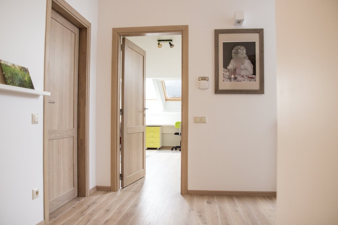 Medinės ąžuolinės durys: modelis D2F ir D1S, spalva Pilka 3417.