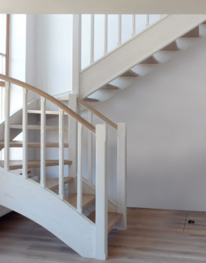 mediniai ąžuolo masyvo laiptai U forma Nordic N-3408 Medžio stilius