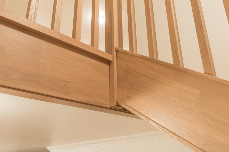 Mediniai ąžuoliniai laiptai: U forma, spalva Kriaušė 3418. Medžio stilius