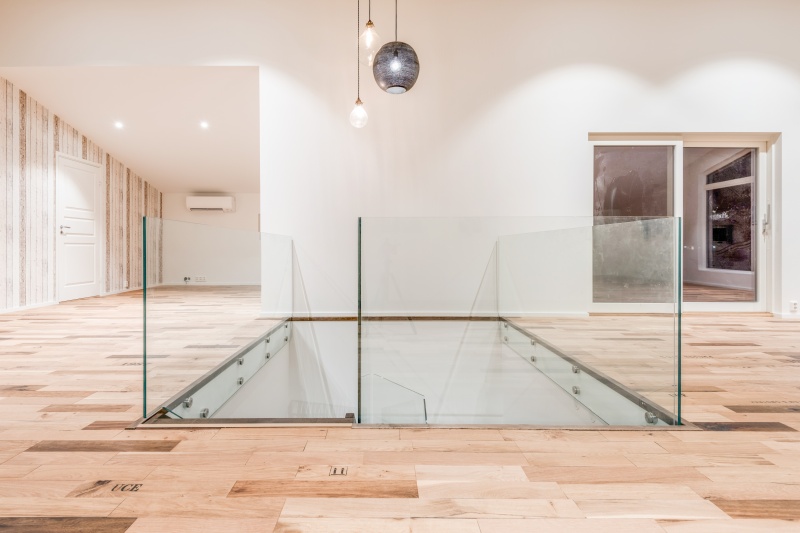 Mediniai ąžuoliniai laiptai: U forma, Juodmedis 3490 Medžio stilius