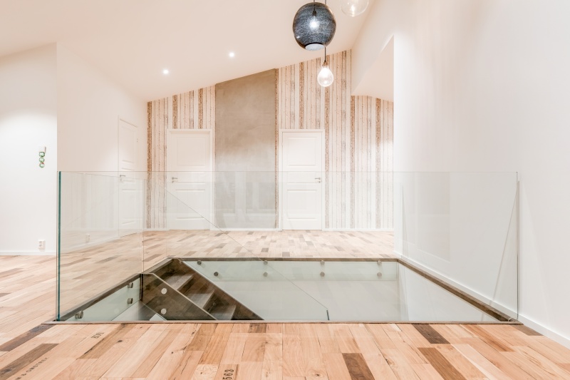 Mediniai ąžuoliniai laiptai: U forma, Juodmedis 3490 Medžio stilius