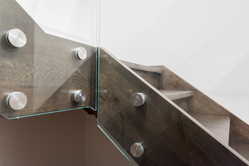 Mediniai ąžuoliniai laiptai: U forma, Juodmedis 3490 Medžio stilius