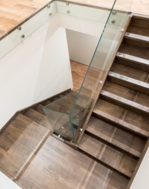 Mediniai ąžuoliniai laiptai: U forma, Juodmedis 3490 Medžio stilius