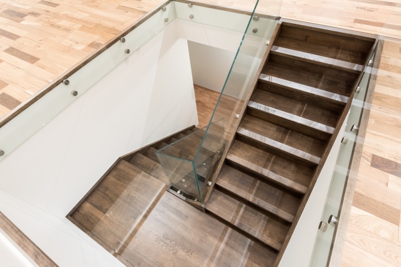 Mediniai ąžuoliniai laiptai: U forma, Juodmedis 3490 Medžio stilius