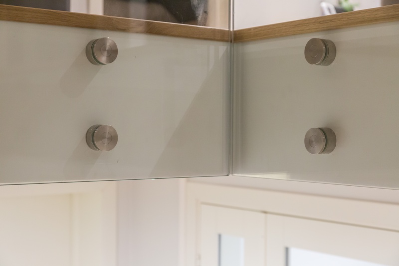 Mediniai laiptai C forma Bespalvė alyva 3305 Medžio stilius