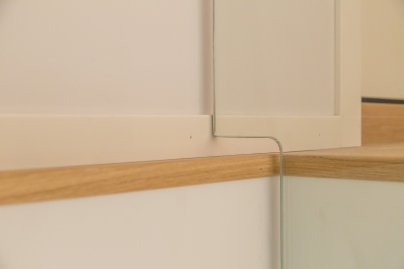 Mediniai laiptai C forma Bespalvė alyva 3305 Medžio stilius