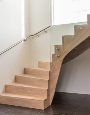 Mediniai ąžuoliniai laiptai: L forma, Balta 3408 Medžio stilius