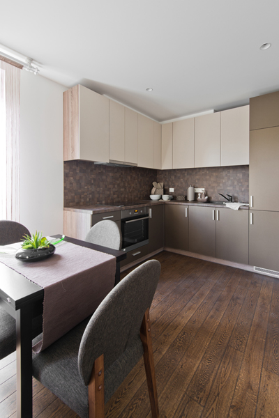 Medinės ąžuolinės grindys spalva Riešutas 3481 medžio stilius