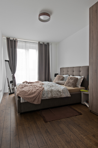 Medinės ąžuolinės grindys spalva Riešutas 3481 medžio stilius