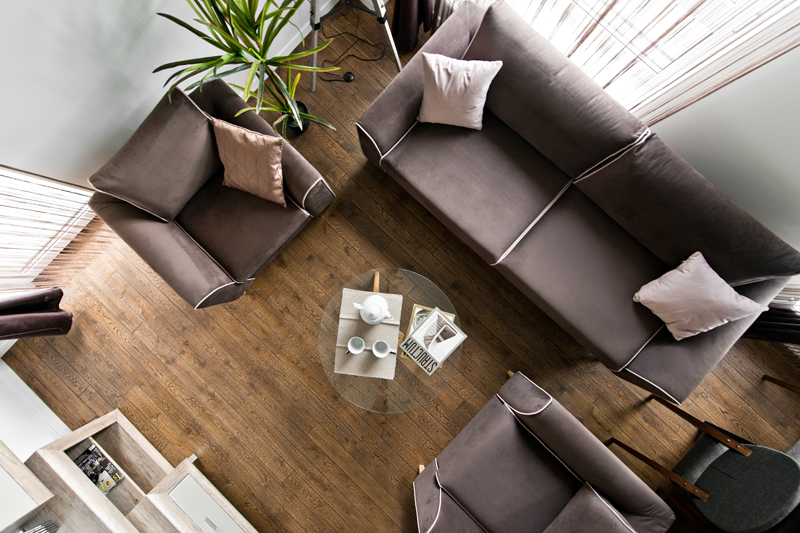 Medinės ąžuolinės grindys spalva Riešutas 3481 medžio stilius