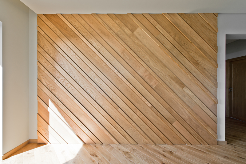 Mediniai ąžuoliniai laiptai, durys, deko siena: Bespalvė alyva 3305.