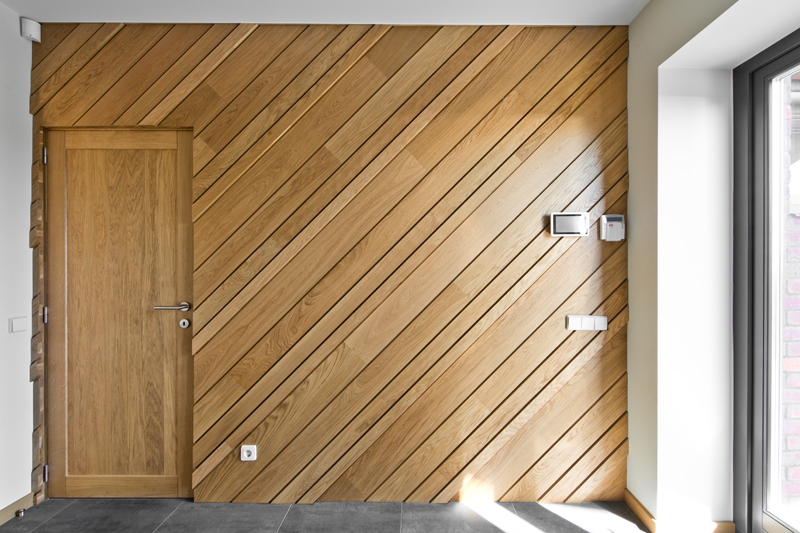 Mediniai ąžuoliniai laiptai, durys, deko siena: Bespalvė alyva 3305.