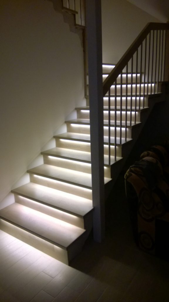 Mediniai ąžuoliniai laiptai U forma 3408 Balta Medžio stilius