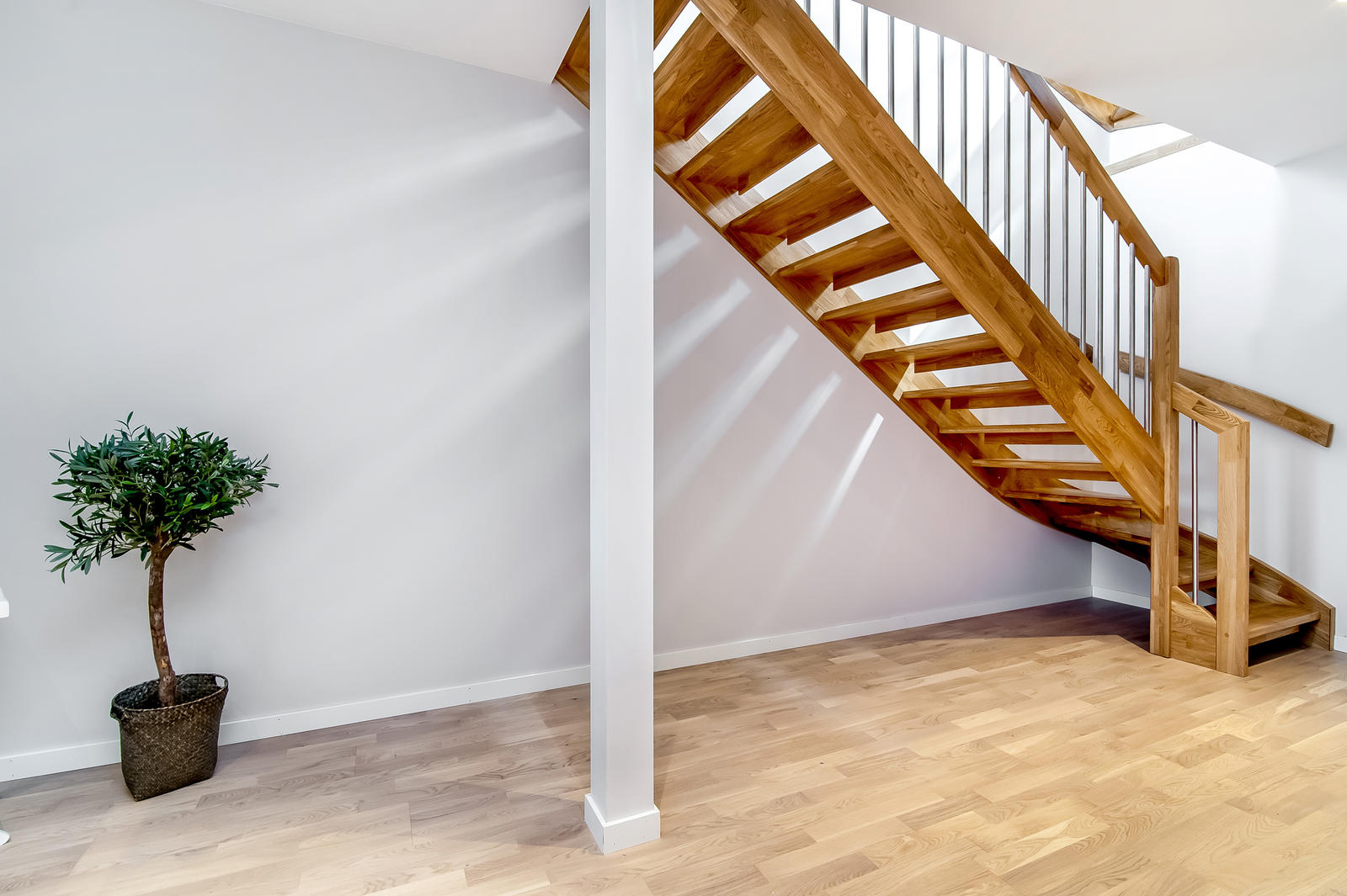 mediniai ąžuolo masyvo laiptai I forma Bespalvė alyva 3305 Medžio stilius