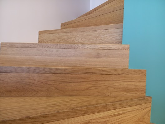 Ąžuoliniai masyvo laiptai: U forma, Bespalvė alyva 3305.