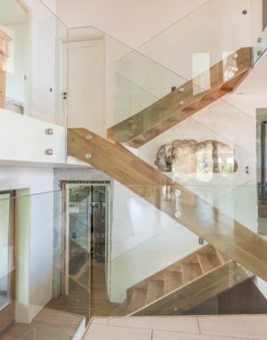 Mediniai ąžuoliniai laiptai: I forma, Bespalvė alyva 3305.