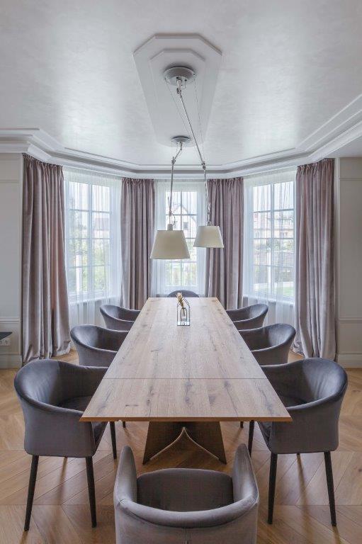 3409 skaidriai balta medines grindys 45 eglute Medzio stilius