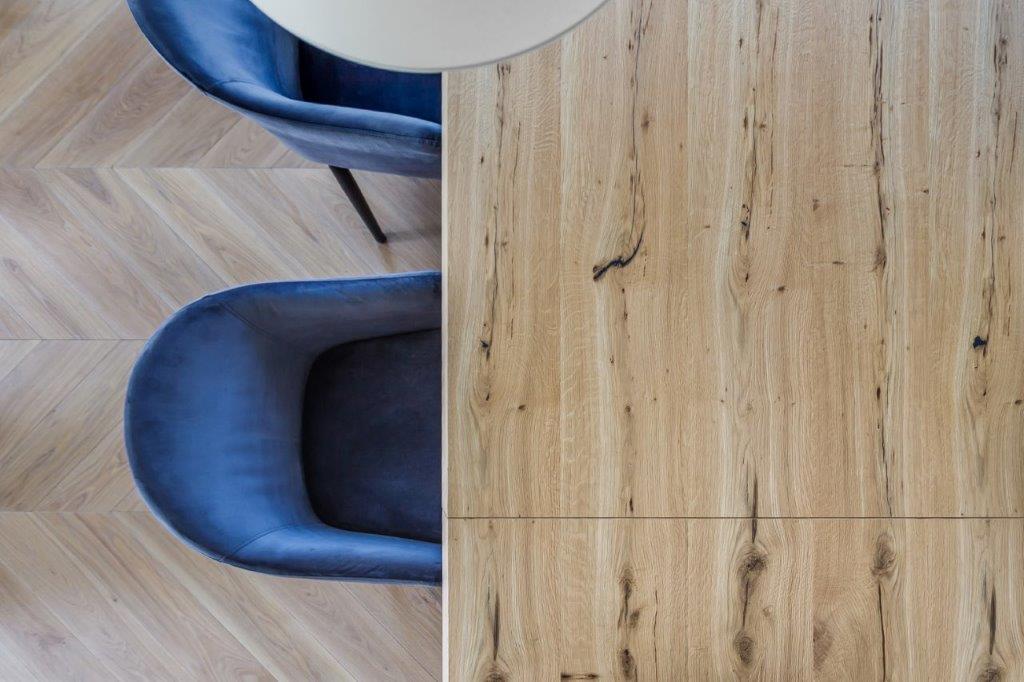 3409 skaidriai balta medines grindys 45 eglute Medzio stilius