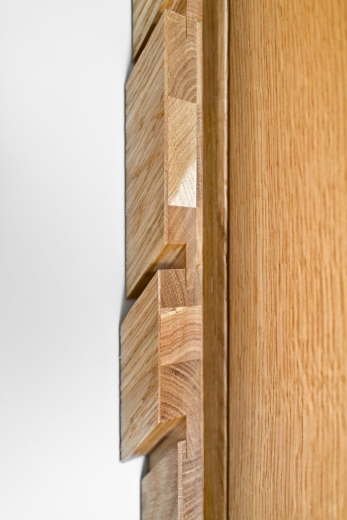 Deko siena: ąžuolo masyvas, 3305 Bespalvė alyva.