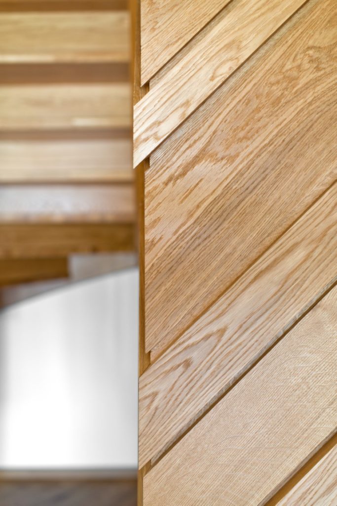 Deko siena: ąžuolo masyvas, 3305 Bespalvė alyva.