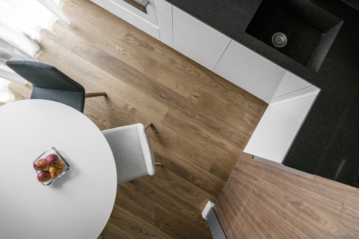 Medines grindys 3305 Bespalve alyva. Medzio stilius