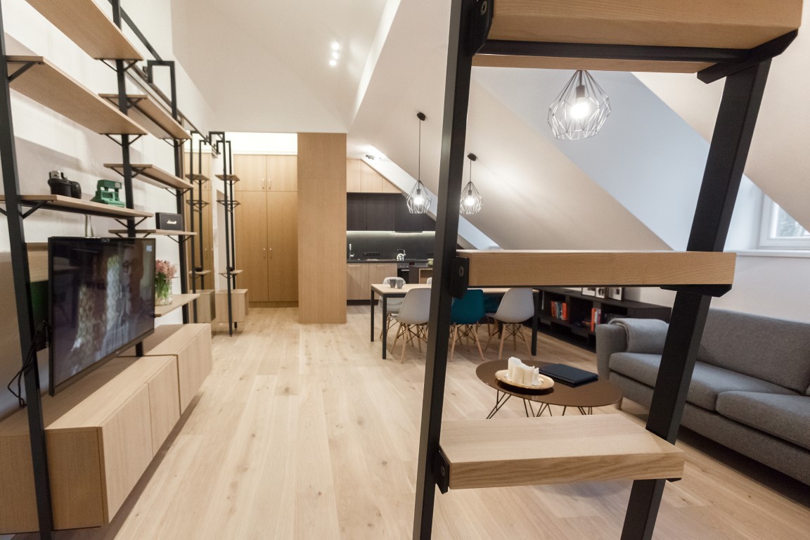 3408 Balta medines grindys Medzio stilius