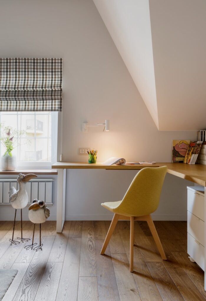 Medinės ąžuolinės grindys: spalva 3081 šviesus riešutas.