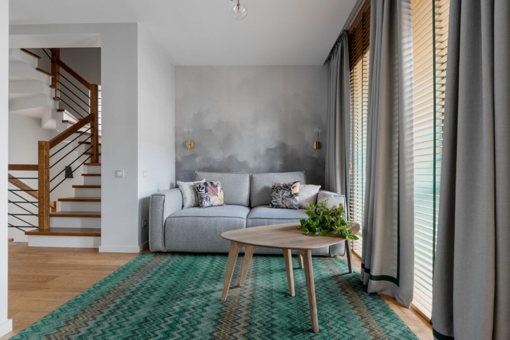 Medinės ąžuolinės grindys: spalva 3081 šviesus riešutas.