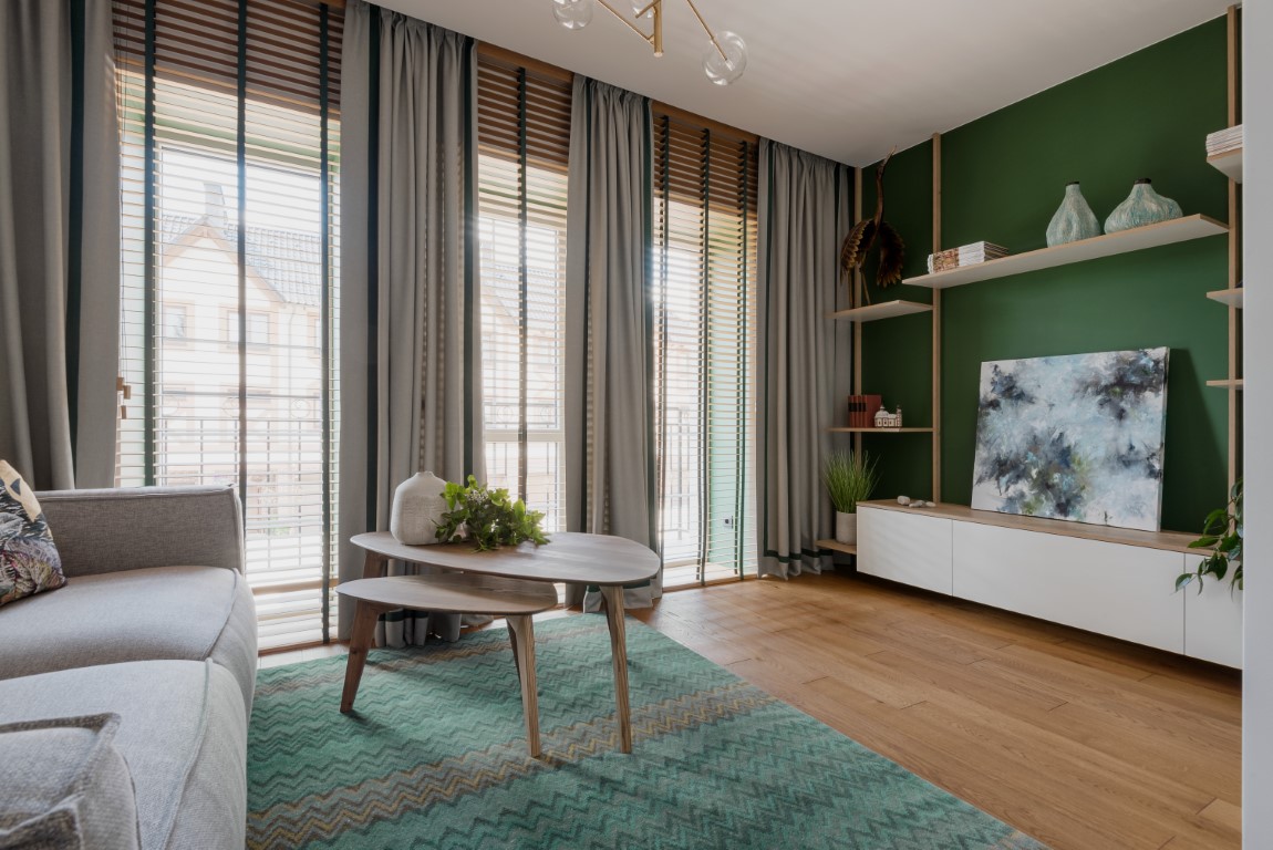 Medinės ąžuolinės grindys: spalva 3081 šviesus riešutas.