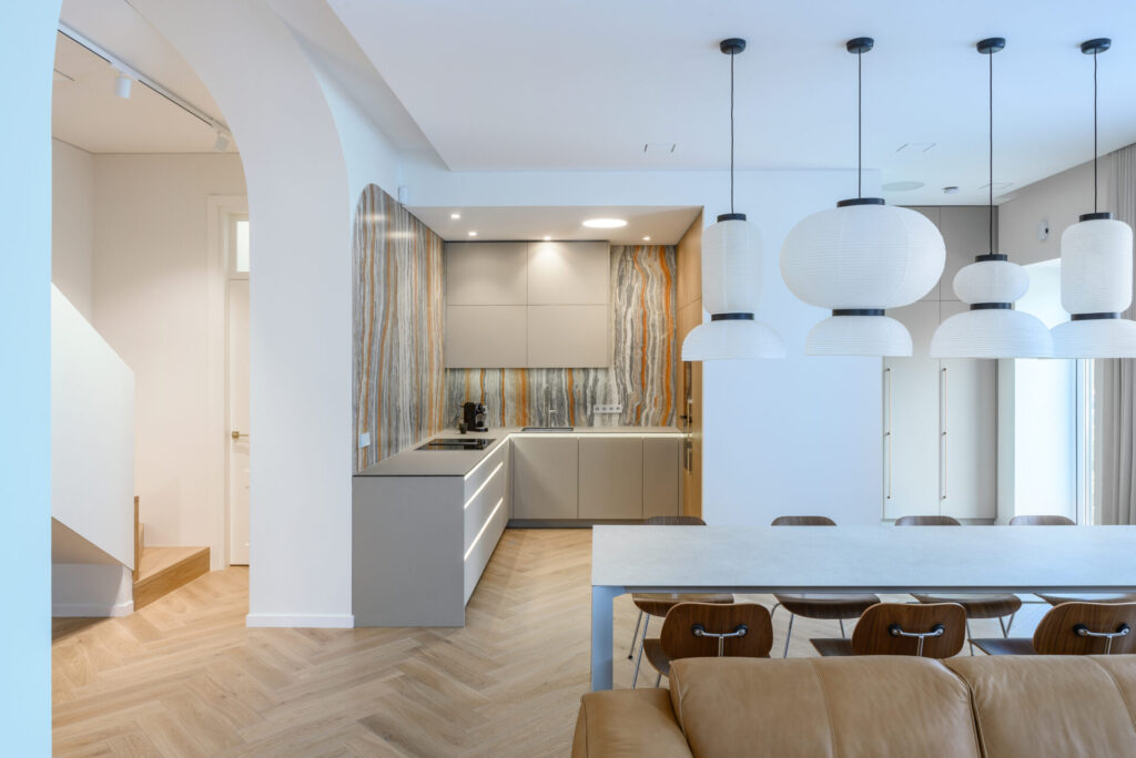 Medinės grindys, parketas, Herringbone 90°: 3408, Balta