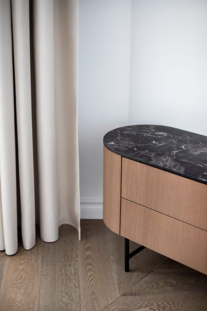 Medinės grindys, parketas, Chevron 45°: Q-3409, Skaidriai bala